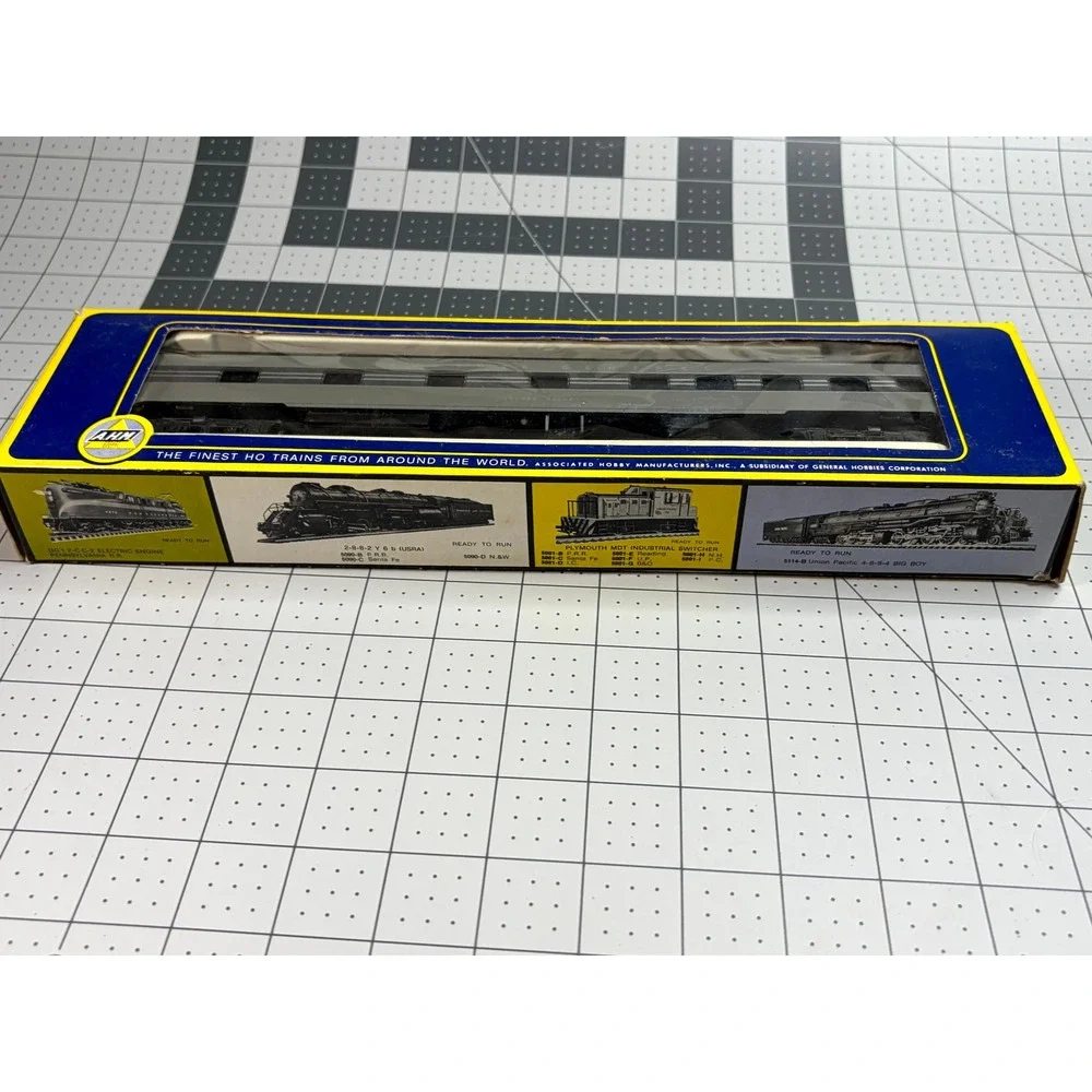 AHM Rivarossi HO Scale NYC New York Central Cascade Valley 1930 Sleeper 6401-CE - Picture 5 of 8